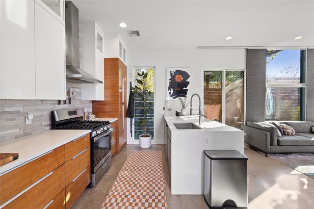 1904 E 17th ST B, Austin, TX 78702