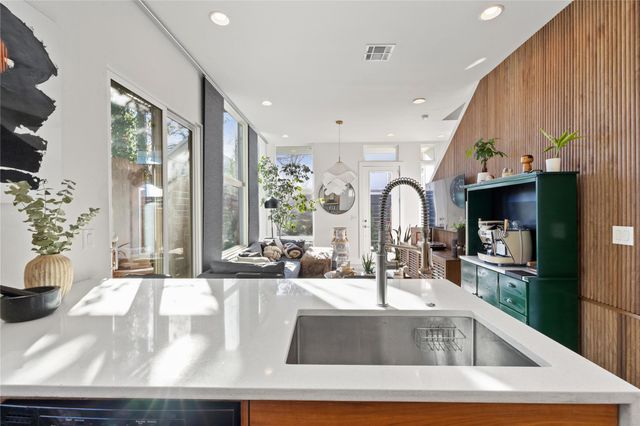 1904 E 17th ST B, Austin, TX 78702