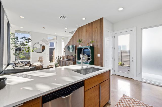 1904 E 17th ST B, Austin, TX 78702