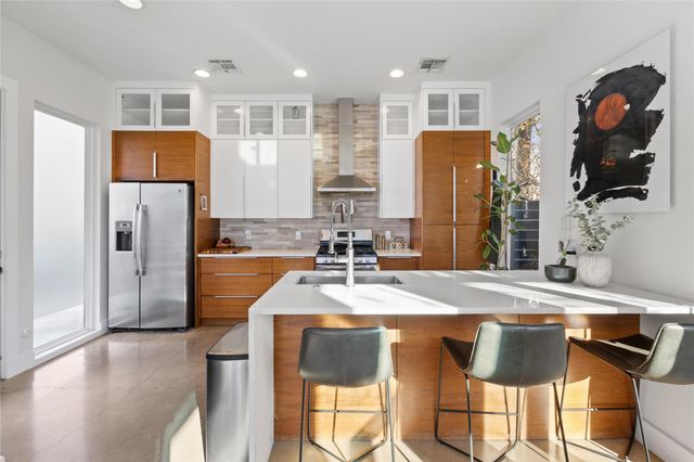 1904 E 17th ST B, Austin, TX 78702