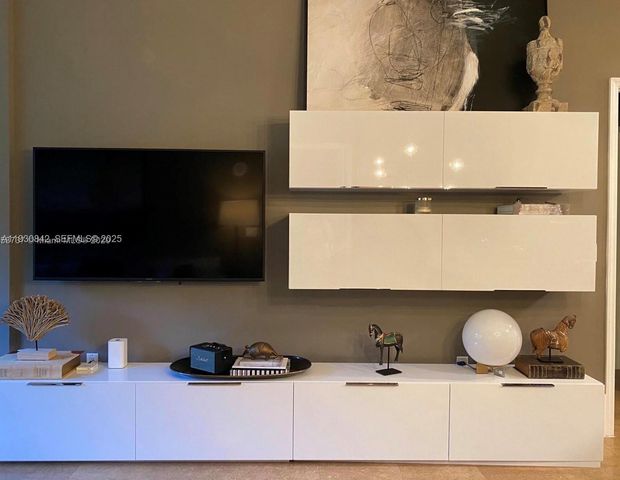 20000 E Country Club Dr 114, Aventura, FL 33180