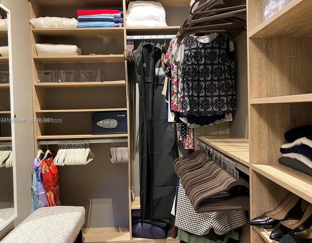 20000 E Country Club Dr 114, Aventura, FL 33180