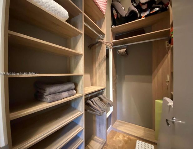 20000 E Country Club Dr 114, Aventura, FL 33180