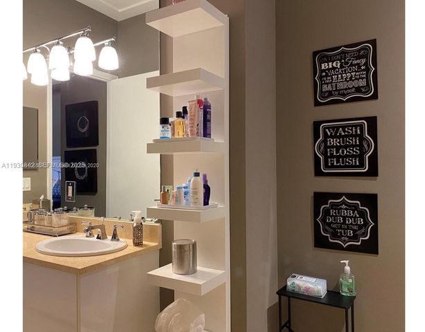 20000 E Country Club Dr 114, Aventura, FL 33180