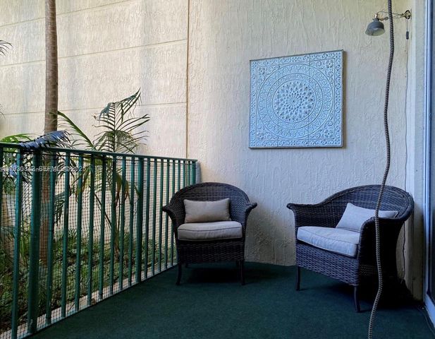 20000 E Country Club Dr 114, Aventura, FL 33180