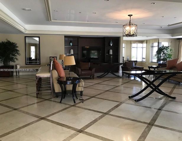 20000 E Country Club Dr 114, Aventura, FL 33180