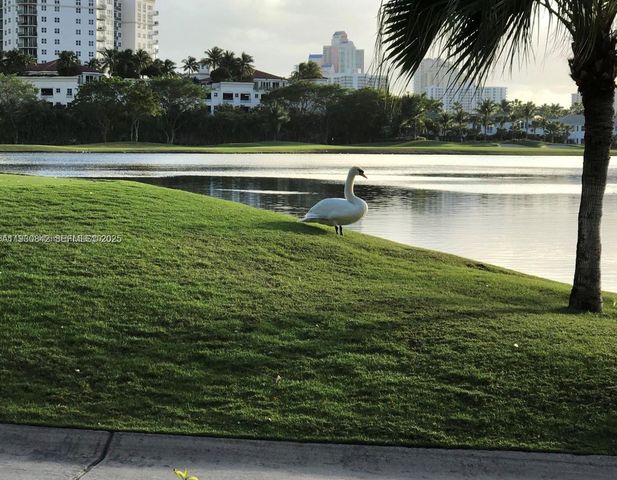 20000 E Country Club Dr 114, Aventura, FL 33180