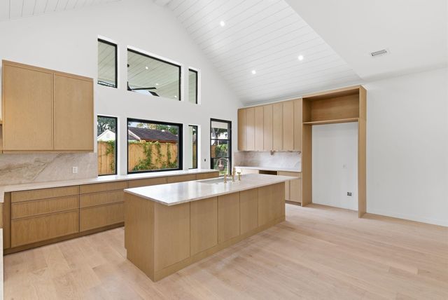 959 Althea Drive, Houston, TX 77018