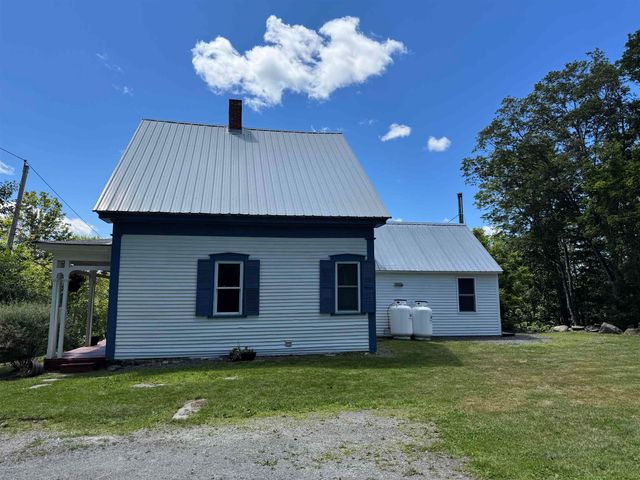 136 Village Road, Langdon, NH 03602