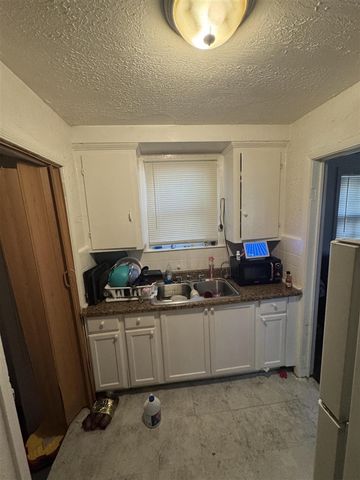9374 Minock Street, Detroit, MI 48228