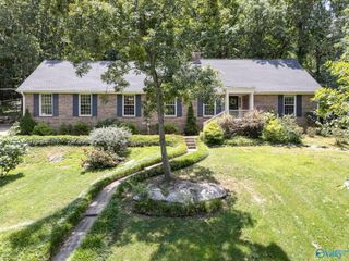1822 Mountainbrook Drive SE, Huntsville, AL 35801