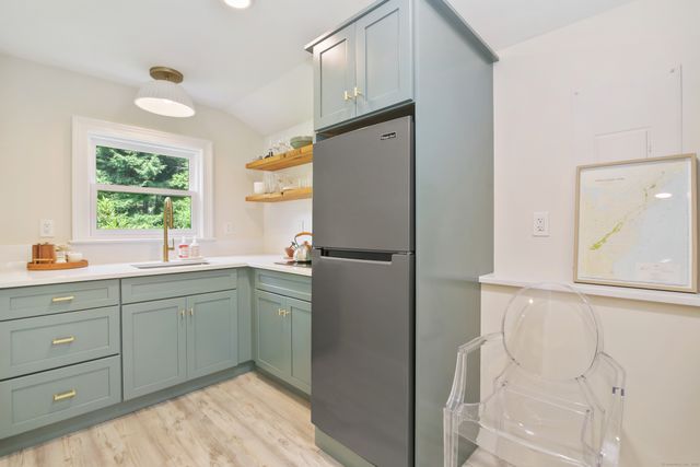 19 Skymeadow Drive, Stamford, CT 06903