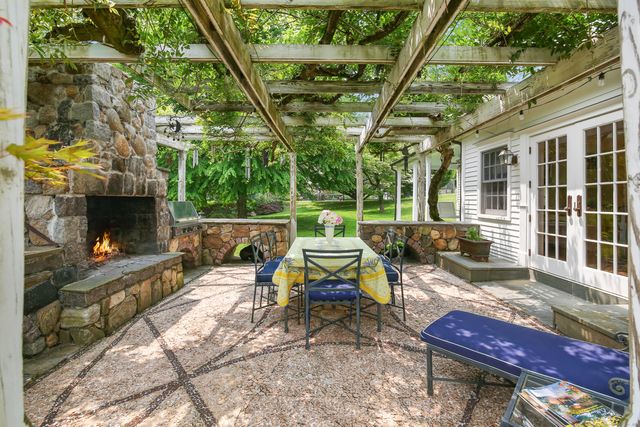 19 Skymeadow Drive, Stamford, CT 06903