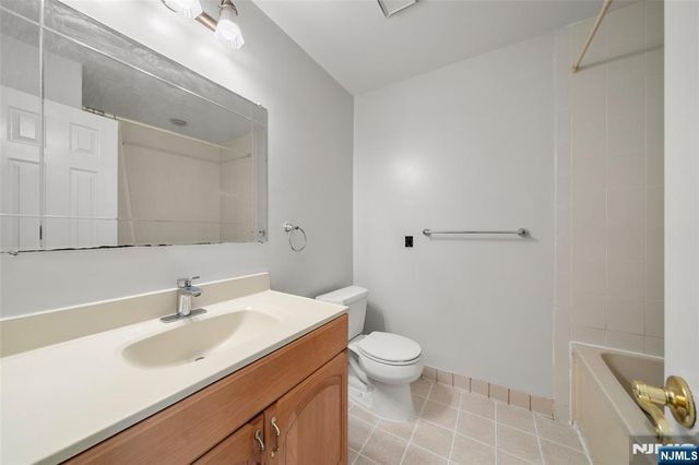 531 Windsor Drive 303, Palisades Park, NJ 07650