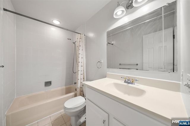 531 Windsor Drive 303, Palisades Park, NJ 07650