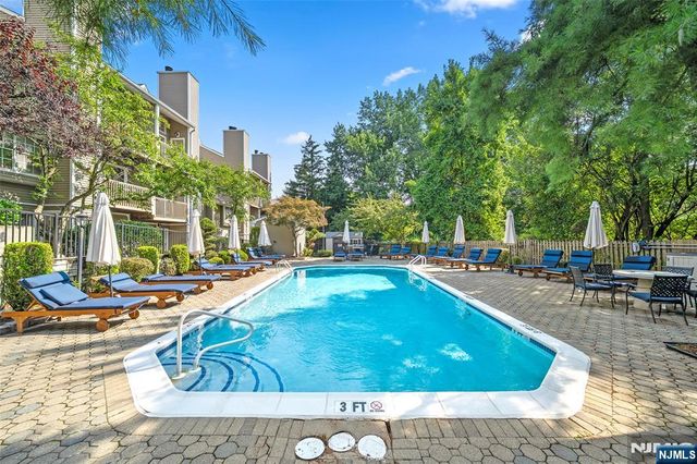 531 Windsor Drive 303, Palisades Park, NJ 07650