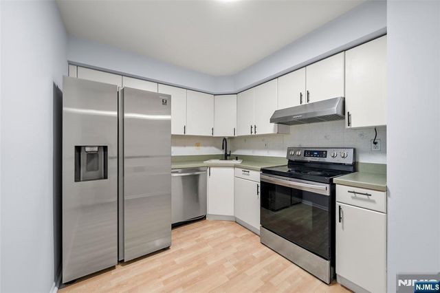 531 Windsor Drive 303, Palisades Park, NJ 07650