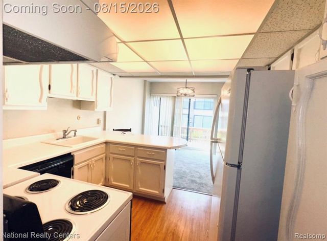 18268 University Park Drive, Livonia, MI 48152