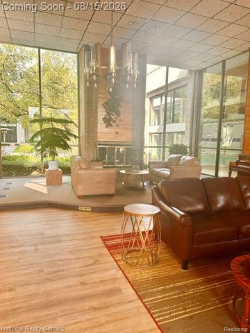 18268 University Park Drive, Livonia, MI 48152