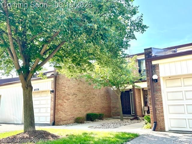 18268 University Park Drive, Livonia, MI 48152