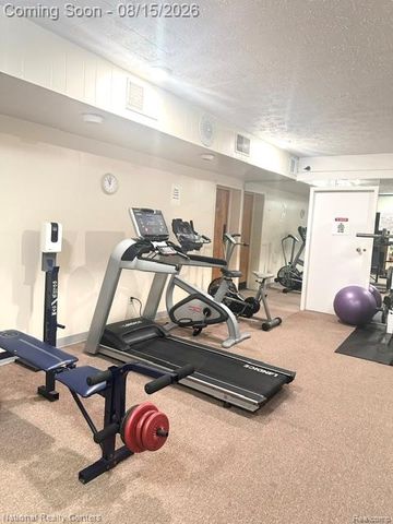 18268 University Park Drive, Livonia, MI 48152