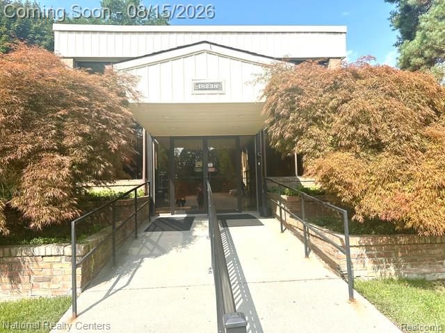 18268 University Park Drive, Livonia, MI 48152