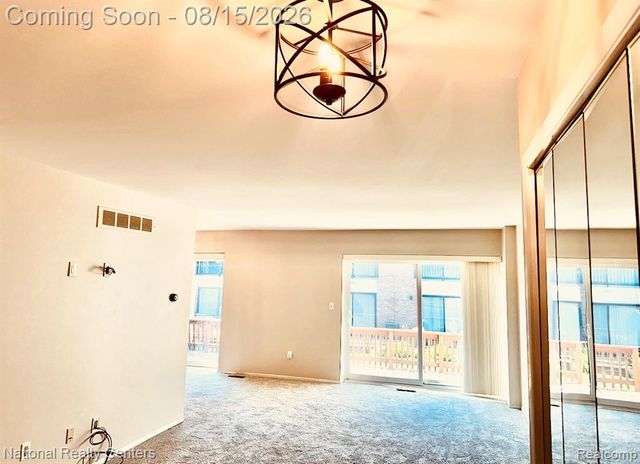 18268 University Park Drive, Livonia, MI 48152