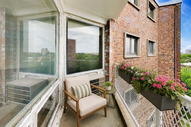 1122 W LUNT Avenue 8C, Chicago, IL 60626