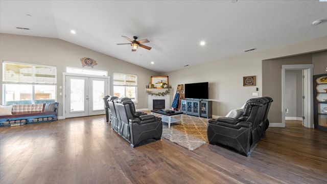 97306 N Snively, West Richland, WA 99353