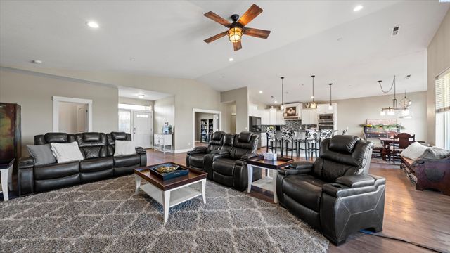 97306 N Snively, West Richland, WA 99353