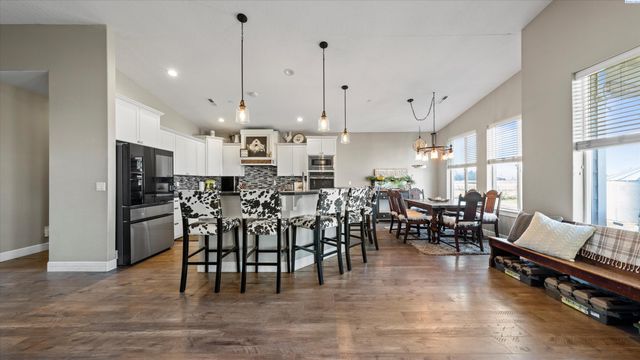 97306 N Snively, West Richland, WA 99353