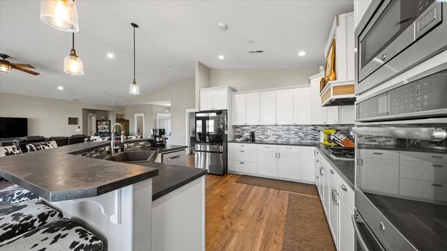 97306 N Snively, West Richland, WA 99353