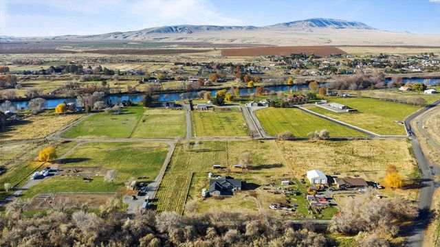 97306 N Snively, West Richland, WA 99353