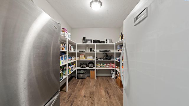 97306 N Snively, West Richland, WA 99353