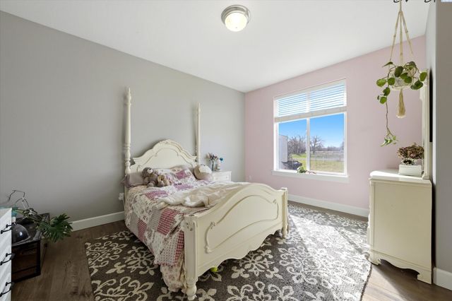 97306 N Snively, West Richland, WA 99353