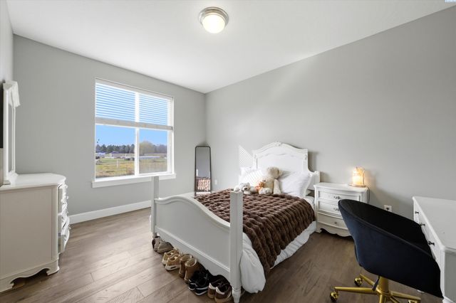 97306 N Snively, West Richland, WA 99353