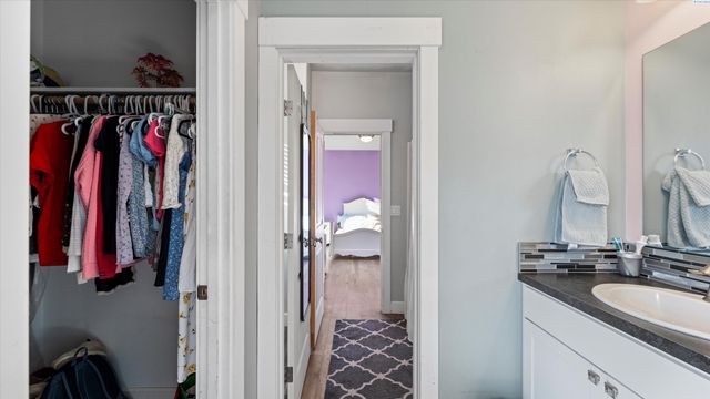 97306 N Snively, West Richland, WA 99353