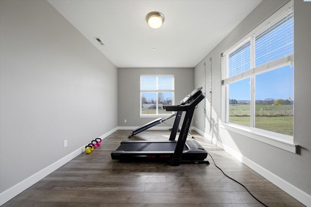 97306 N Snively, West Richland, WA 99353