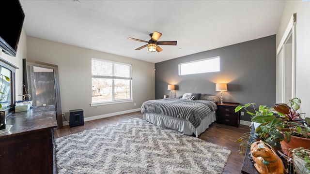 97306 N Snively, West Richland, WA 99353