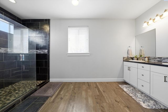 97306 N Snively, West Richland, WA 99353