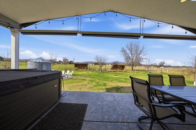 97306 N Snively, West Richland, WA 99353