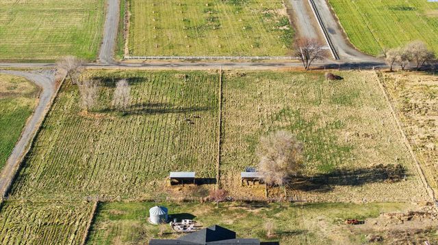 97306 N Snively, West Richland, WA 99353