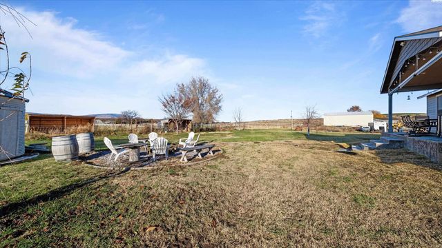 97306 N Snively, West Richland, WA 99353