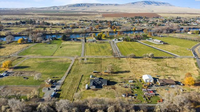 97306 N Snively, West Richland, WA 99353