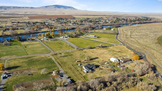 97306 N Snively, West Richland, WA 99353