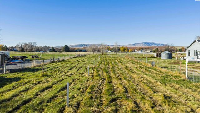 97306 N Snively, West Richland, WA 99353