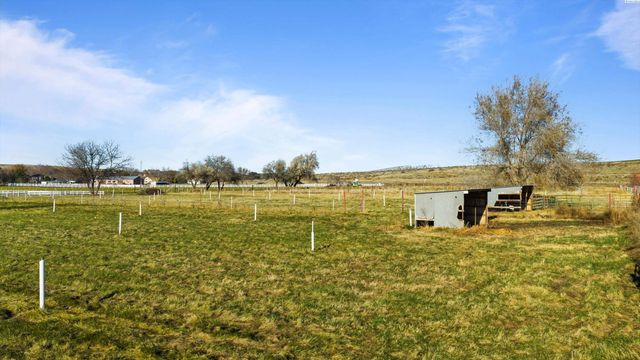 97306 N Snively, West Richland, WA 99353