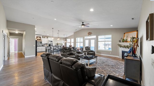 97306 N Snively, West Richland, WA 99353