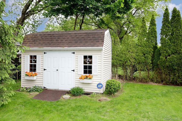 126 E Lewis Avenue, Pearl River, NY 10965