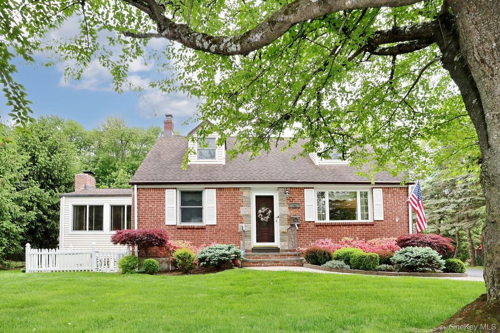126 E Lewis Avenue, Pearl River, NY 10965